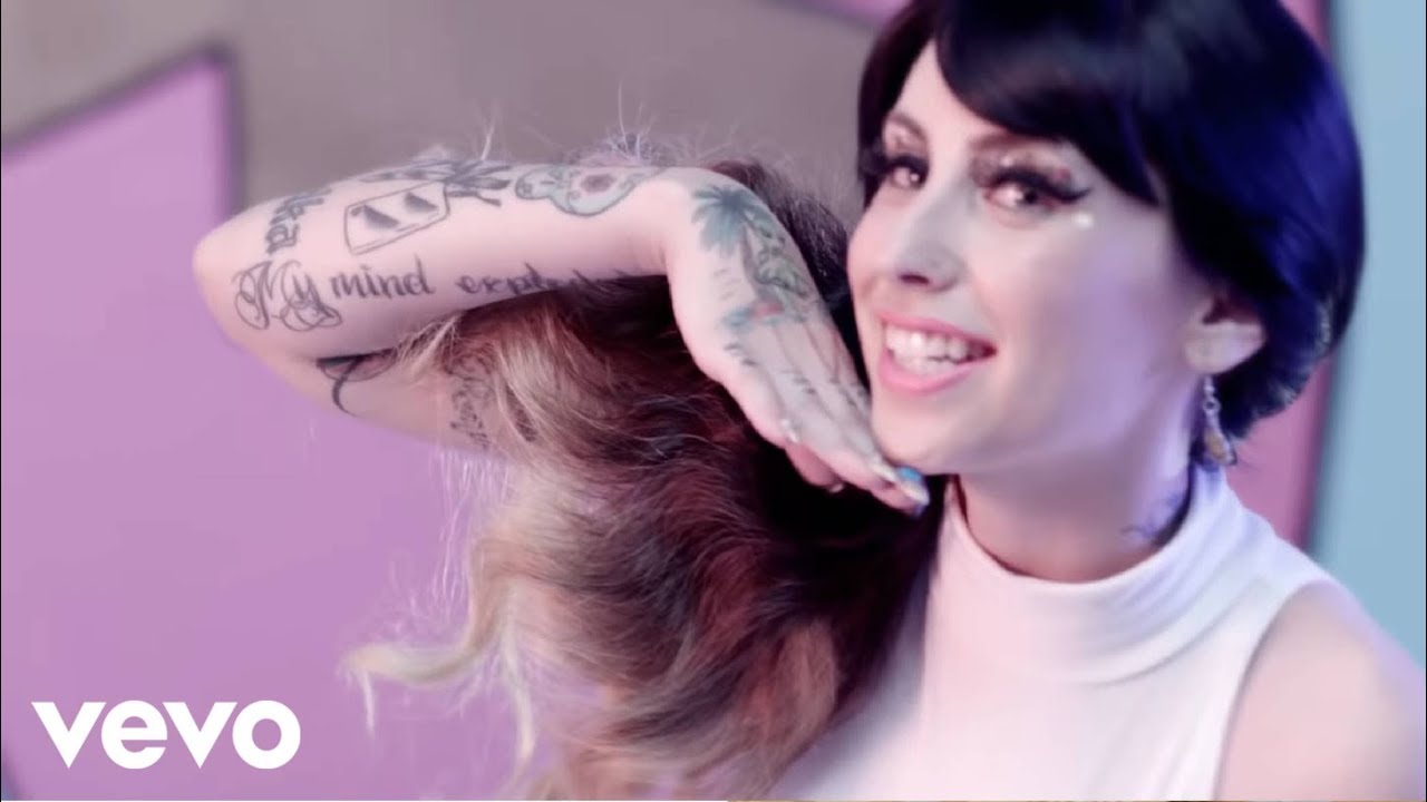 Kreayshawn – Go Hard (La.La.La) (Video)